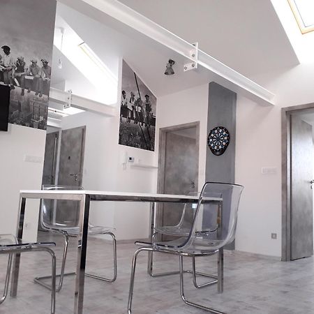 8X8 Tetoter Apartman แซแก็ด ภายนอก รูปภาพ