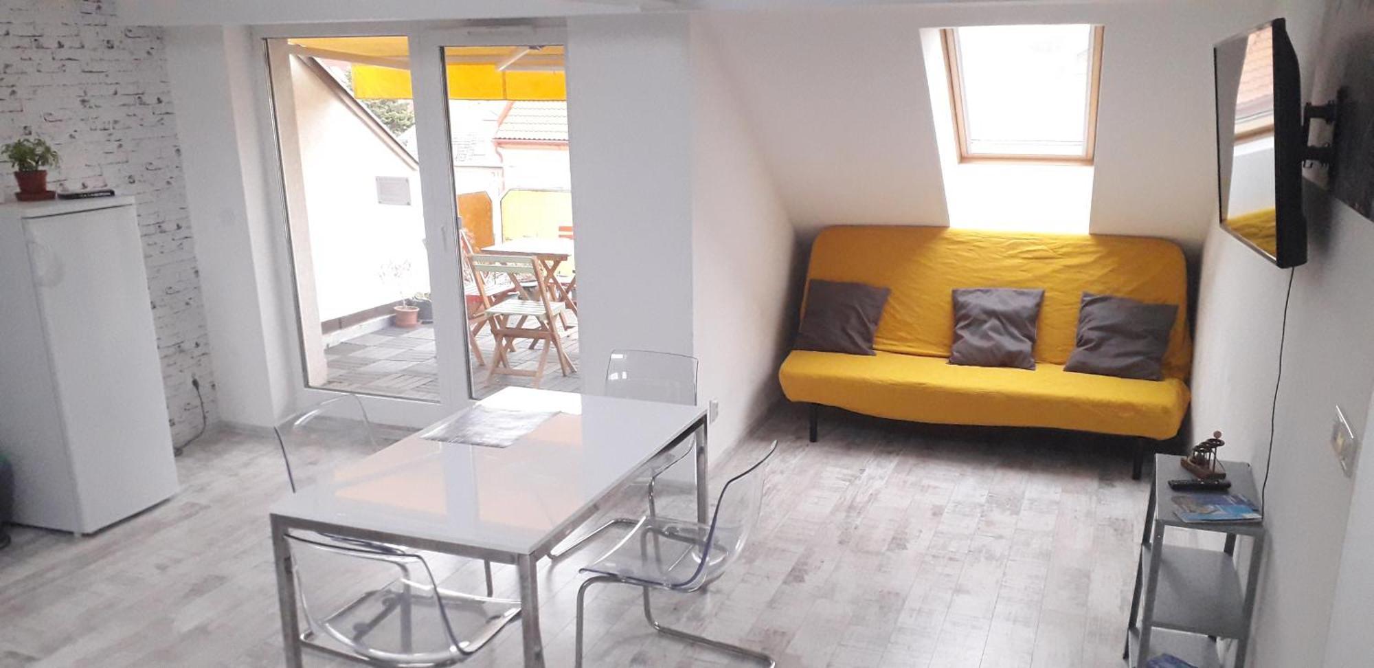 8X8 Tetoter Apartman แซแก็ด ภายนอก รูปภาพ